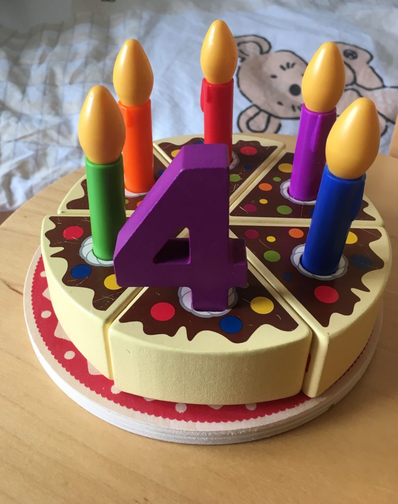 Gâteau d'anniversaire en bois - Enfants