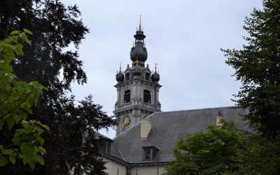 Au pied du beffroi, notre étape à Mons (Belgique)